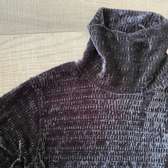 Elliene Logette velvet turtleneck - Picture 2 of 3